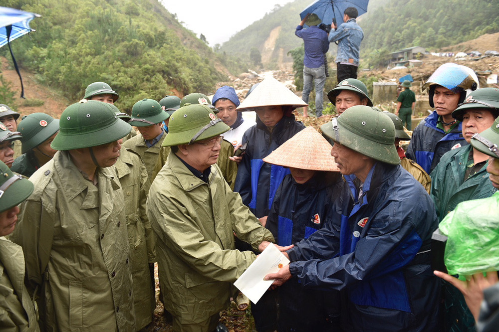Phó Thủ tướng Trịnh Đình Dũng chỉ đạo khắc phục hậu qua thiên tai tại Lai Châu