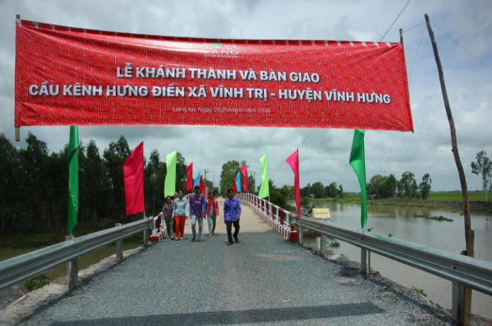 Nhịp cầu nối những niềm vui cho người dân xã Vĩnh Tri, huyện Vĩnh Hưng, tỉnh Long An