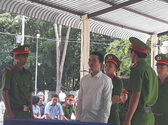Thua bạc, nhận vận chuyển thuê ma túy về Việt Nam