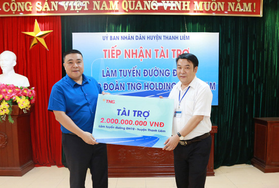 TNG Holdings Việt Nam tài trợ làm đường nông thôn tại Hà Nam 