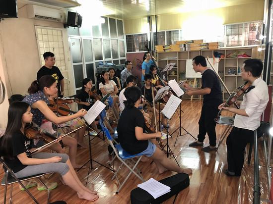 Dàn nhạc nhí lần đầu tiên xuất hiện tại Việt Nam 