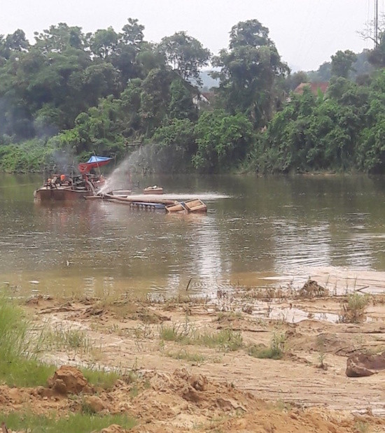 Hà Tĩnh: Hệ lụy từ khai thác cát ở xã Hương Minh, chính quyền bất lực?