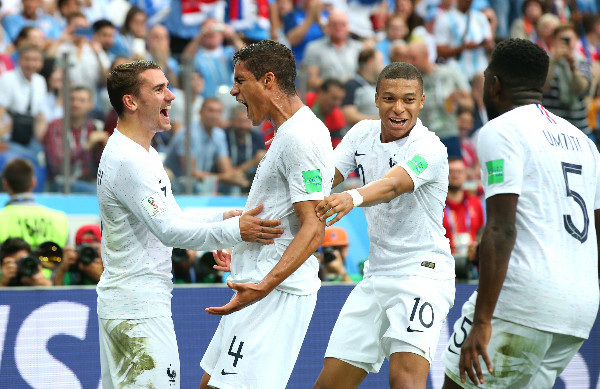 Pháp hạ Uruguay vào bán kết World Cup 2018