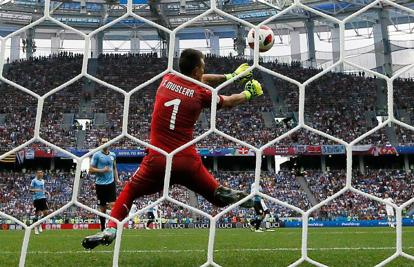 Pháp hạ Uruguay vào bán kết World Cup 2018