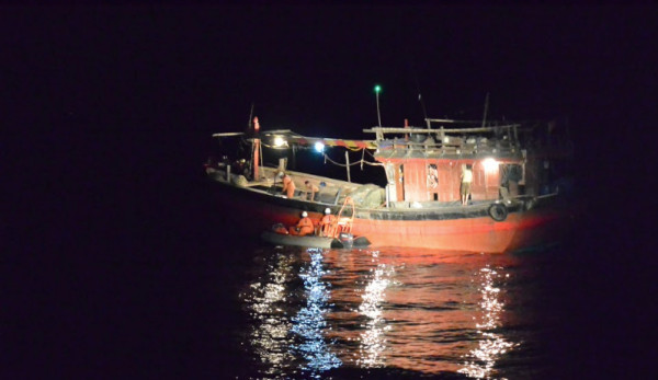 Cứu sống thuyền viên bị đau ruột thừa ở vùng biển Hoàng Sa