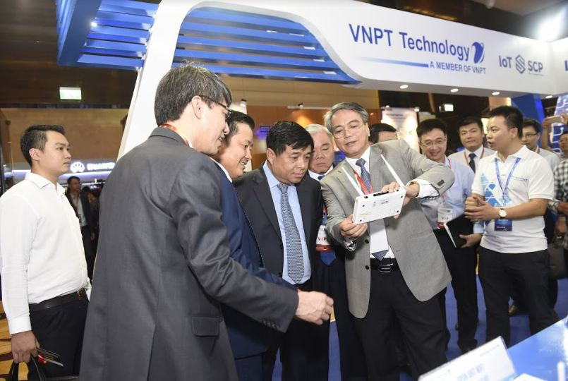 VNPT trình diễn nhiều sản phẩm giải pháp công nghệ 4.0 tại Industry Summit 2018