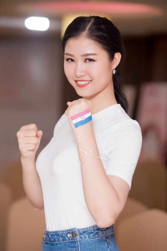 Thí sinh Hoa hậu Việt Nam “máu lửa” cổ vũ trận chung kết world cup 2018