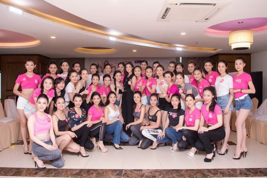 Hoa hậu Việt Nam 2018: Đỗ Mỹ Linh bất ngờ xuất hiện thị phạm catwalk các thí sinh