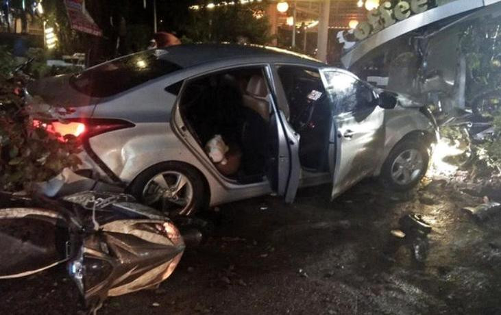 Bắt tạm giam tài xế lái xe ô tô tông chết 2 nữ sinh