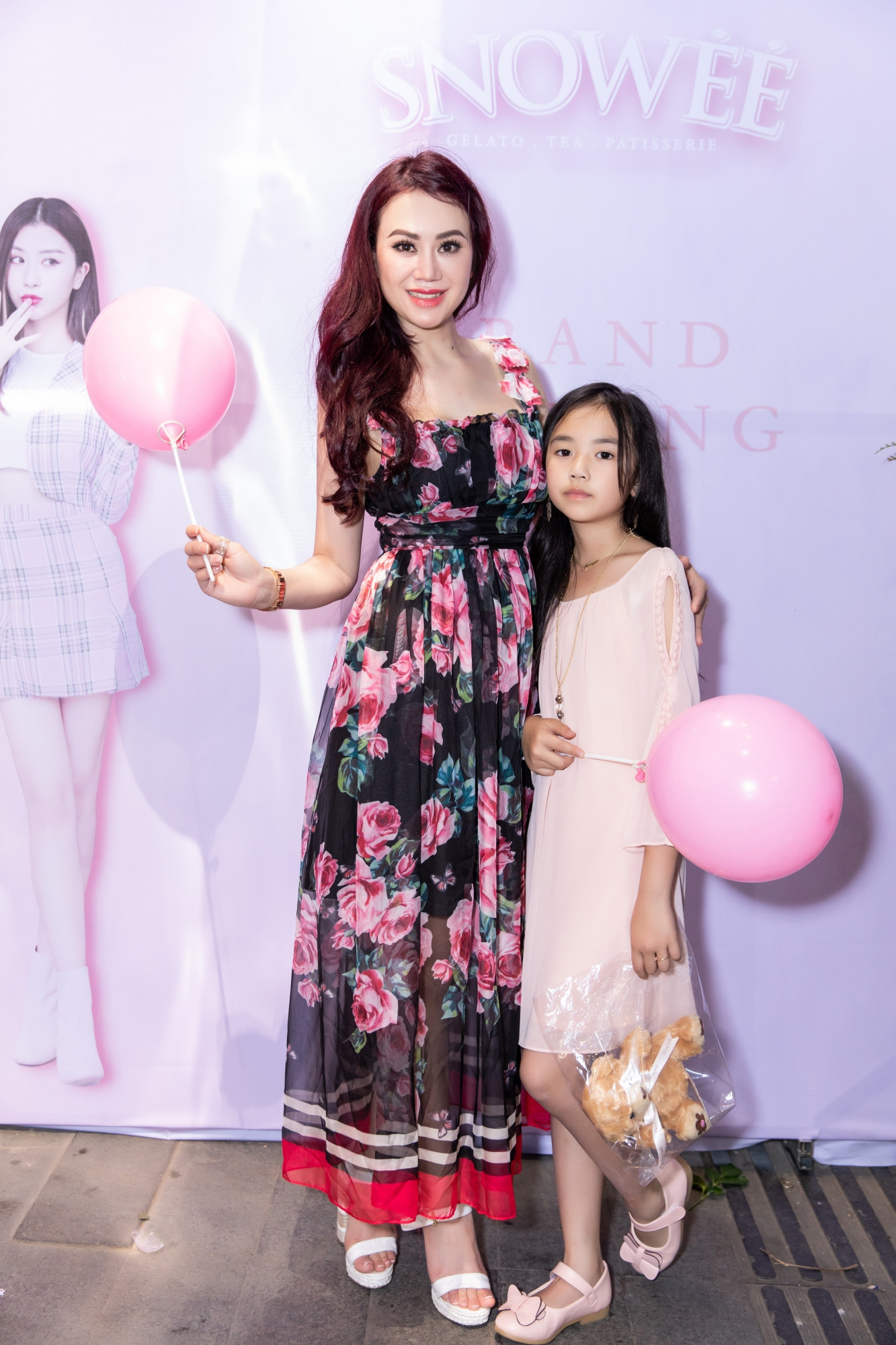 Hoa hậu Mỹ Vân, danh hài Thúy Nga xinh đẹp cùng con gái