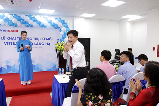 Vietbank khai trương trụ sở mới PGD Láng Hạ