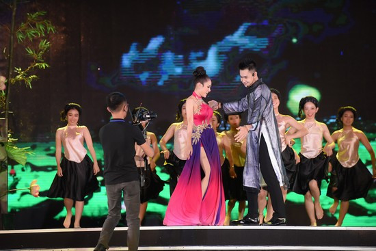 MC Nguyên Khang tiết lộ những bí mật sửng sốt tại chung khảo phía Bắc Hoa hậu Việt Nam 2018