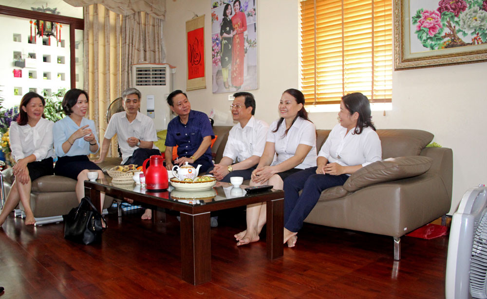Lãnh đạo TANDTC thăm và tặng quà nhân ngày Thương binh - Liệt sỹ
