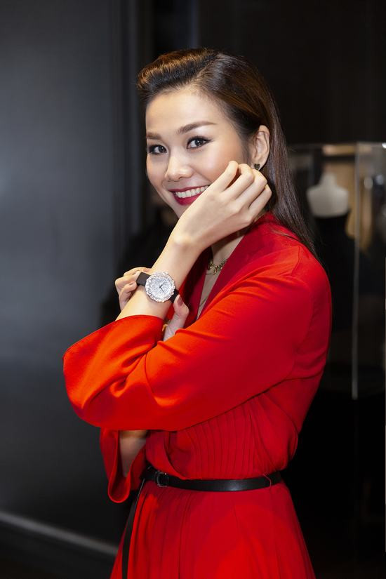 Thanh Hằng diện đồng hồ 6 tỷ hội ngộ hoa hậu Phạm Hương tại sự kiện