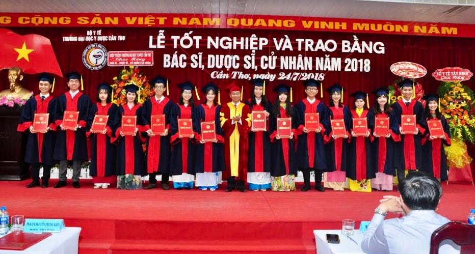 Trường đại học Y Dược Cần Thơ: Trao bằng tốt nghiệp cho 740 bác sĩ, dược sĩ và cử nhân