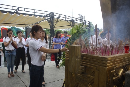 Báo Công lý tri ân các anh hùng liệt sỹ, gia đình chính sách tại “đất lửa” Quảng Trị