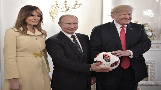 Ông Putin tặng ông Trump quả bóng có con chip truyền dữ liệu