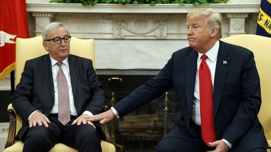 Tổng thống Trump bắt tay làm hòa với châu Âu sau căng thẳng nảy lửa