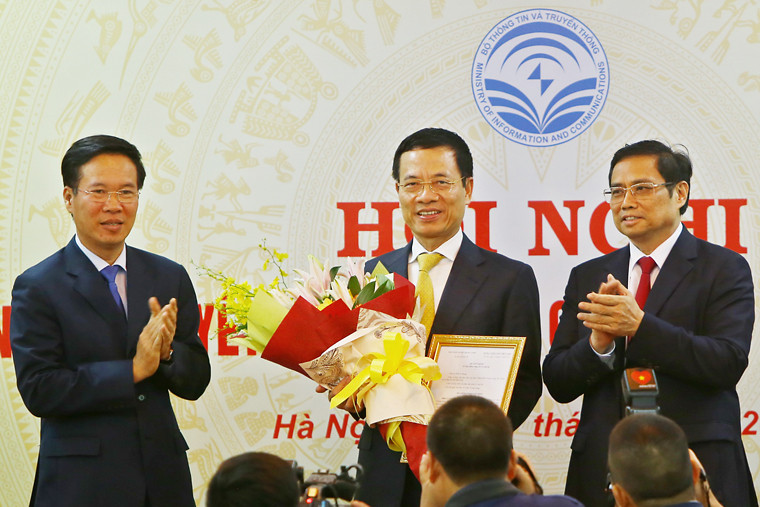 Bộ Chính trị quyết định ông Nguyễn Mạnh Hùng kiêm Phó trưởng Ban Tuyên giáo Trung ương