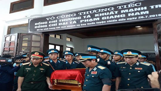 Nghẹn ngào lễ truy điệu hai phi công hy sinh trong vụ máy bay rơi ở Nghệ An