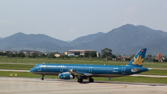 Máy bay hạ cánh lệch vị trí tại sân bay Nội Bài do thời tiết xấu