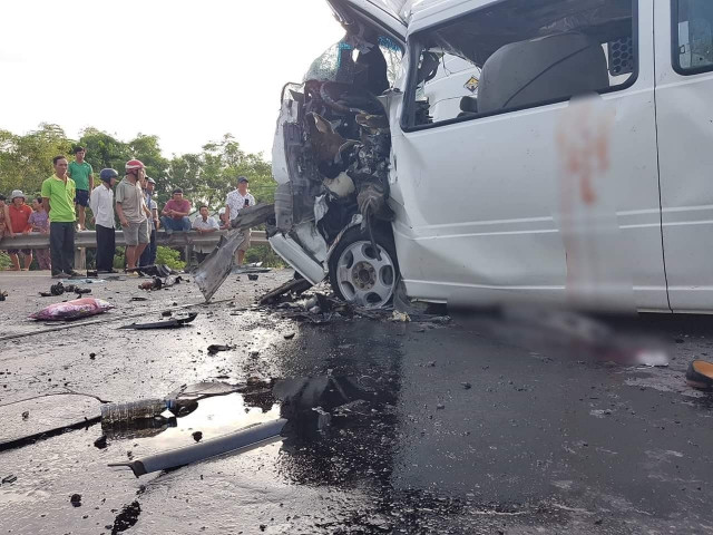 Hiện trường vụ tai nạn thảm khốc làm 13 người chết ở Quảng Nam 