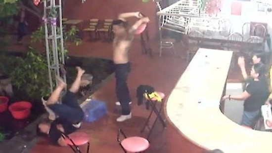 Hỗn chiến tại quán karaoke, nam thanh niên bị đâm chết