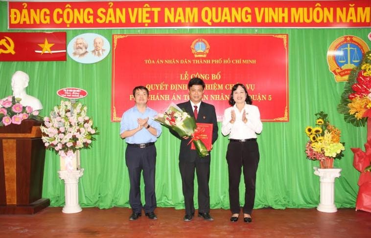 TAND Tp Hồ Chí Minh: Trao quyết định bổ nhiệm Chánh án, Phó Chánh án TAND cấp huyện