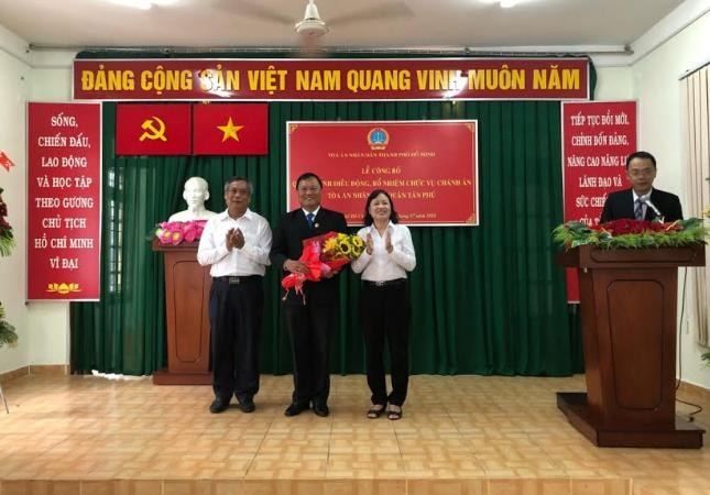 TAND Tp Hồ Chí Minh: Trao quyết định bổ nhiệm Chánh án, Phó Chánh án TAND cấp huyện