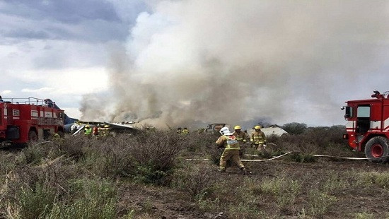 100 người may mắn sống sót trong vụ rơi máy bay ở Mexico