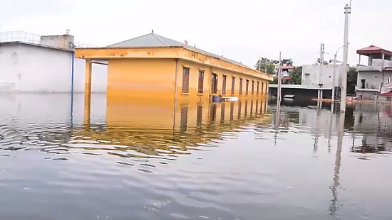 Hà Nam: Vỡ đê Bối, hàng trăm hộ dân chìm trong ngập lụt