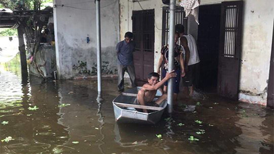 Hà Nam: Vỡ đê Bối, hàng trăm hộ dân chìm trong ngập lụt