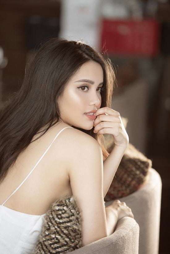 Lộ diện á hậu sẽ thay Thanh Tú  tham gia Miss Internatonal 2018