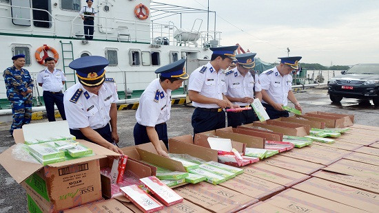 Bộ Tư lệnh Vùng Cảnh sát biển 1 bắt giữ gần 68.000 bao thuốc lá nhập lậu