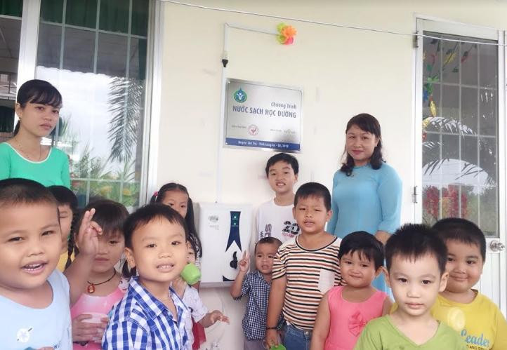 27 trường học tại huyện Tân Trụ, tỉnh Long An được trang bị máy lọc nước mới
