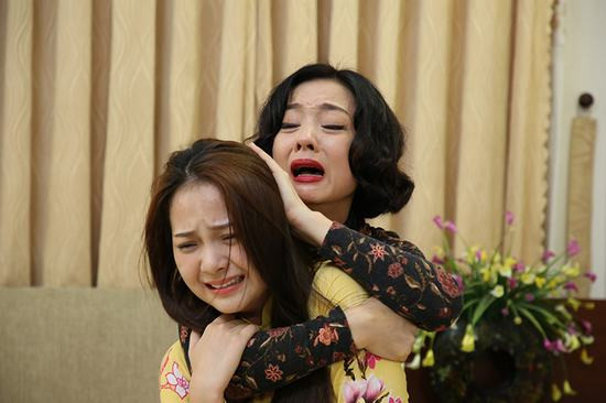 Đạo diễn Lê Minh trực tiếp thị phạm cho Tam Triều Dâng cảnh bị cưỡng hiếp