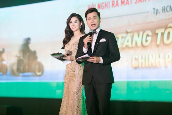 Á hậu Diễm Trang hội ngộ bạn dẫn Hoa hậu Việt Nam 2018