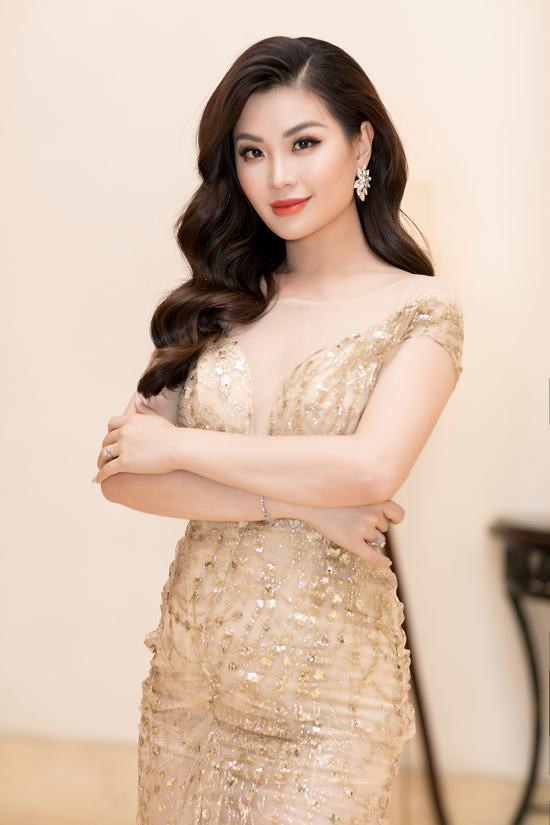 Á hậu Diễm Trang hội ngộ bạn dẫn Hoa hậu Việt Nam 2018