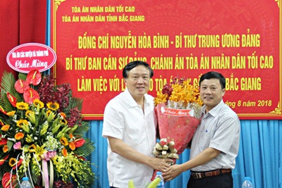 Chánh án TANDTC thăm, làm việc với TAND hai cấp tỉnh Bắc Giang