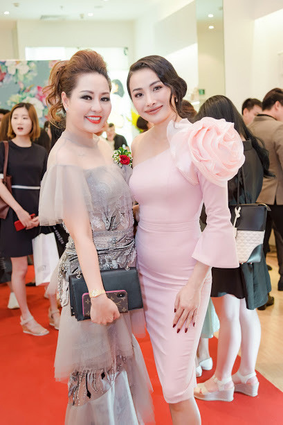 Yaya Trương Nhi và Bella Mai cùng dịu dàng khi dự sự kiện