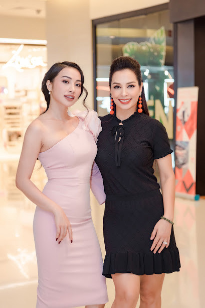 Yaya Trương Nhi và Bella Mai cùng dịu dàng khi dự sự kiện