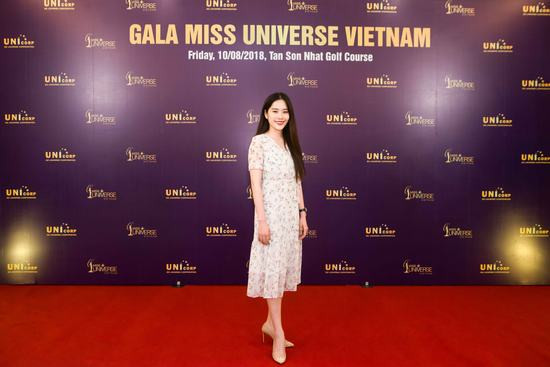 Hoa hậu H’Hen Niê, Á hậu Mâu Thủy đọ sắc đấu giá từ thiện
