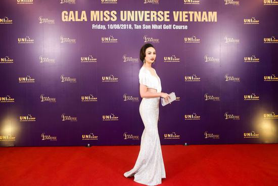 Hoa hậu H’Hen Niê, Á hậu Mâu Thủy đọ sắc đấu giá từ thiện
