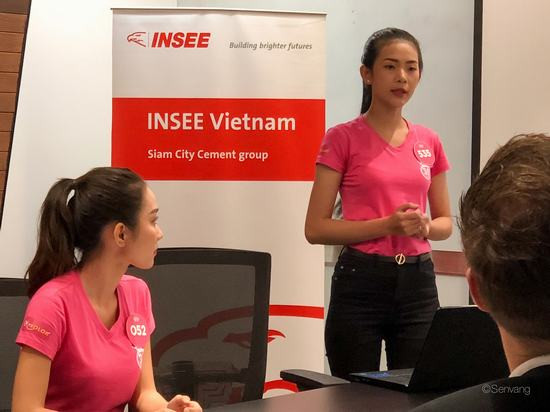 Thí sinh Hoa hậu Việt Nam 2018 tự tin chinh phục nhà tài trợ Dự án nhân ái bằng tiếng Anh