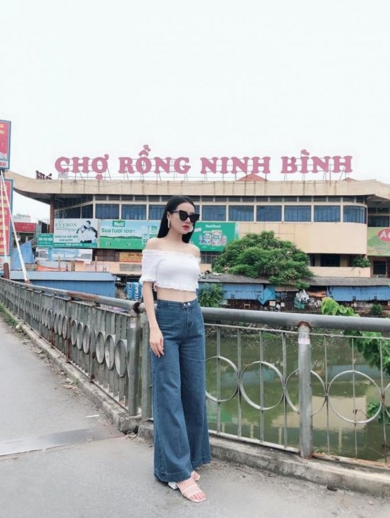 Nhã Phương khoe eo thon “đập tan” tin đồn mang thai 3 tháng