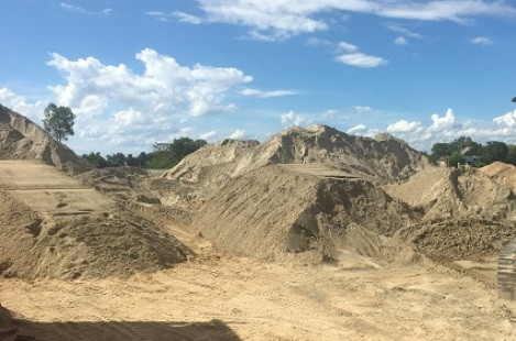 Thanh Hóa: Xem xét cấp mỏ đất làm vật liệu san lấp thay thế cho cát