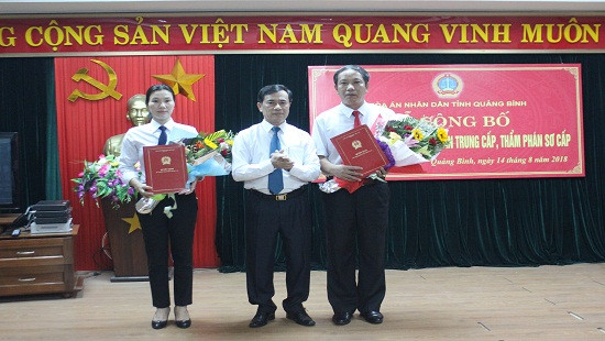 TAND tỉnh Quảng Bình trao Quyết định bổ nhiệm Thẩm phán trung cấp, Thẩm phán sơ cấp