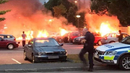 Thụy Điển: Hơn 100 ôtô bị đốt phá trong đêm