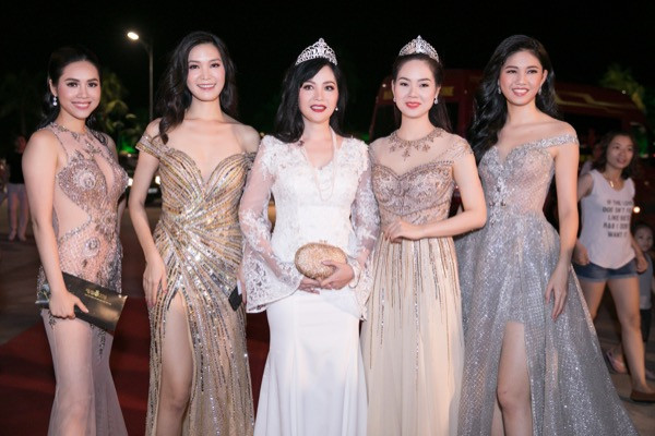 Dàn hoa hậu hội tụ trên thảm đỏ Gala 30 năm Hoa hậu Việt Nam
