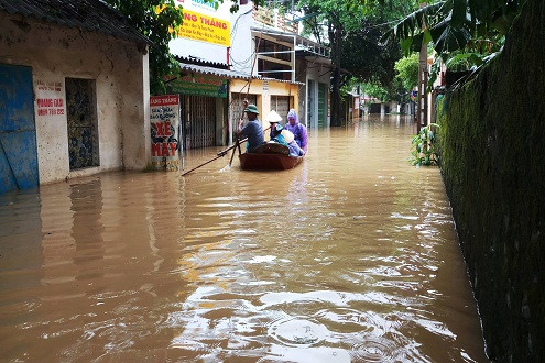 Di dời hàng nghìn hộ dân vùng ngập lụt đến nơi an toàn